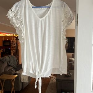 White lightweight short sleeve top